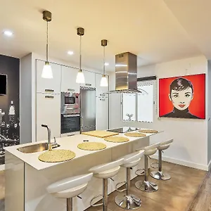 https://lujoso-piso-de-3-habitaciones-centrico-con-parking.hotelsincadiz.net